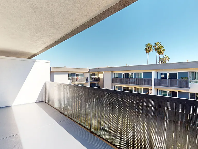 Eight 80 Newport Beach — Photo 194