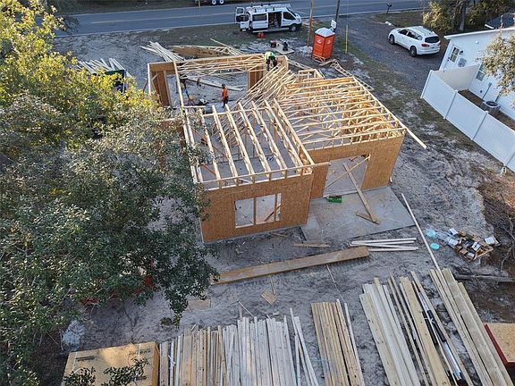 3rd image of 228 Dawn Ave