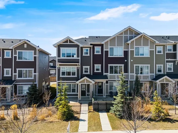 205 E Sundown Rd, Cochrane, AB T4C 2M6