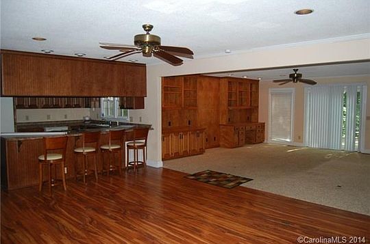 5th image of 303 Chaney St
