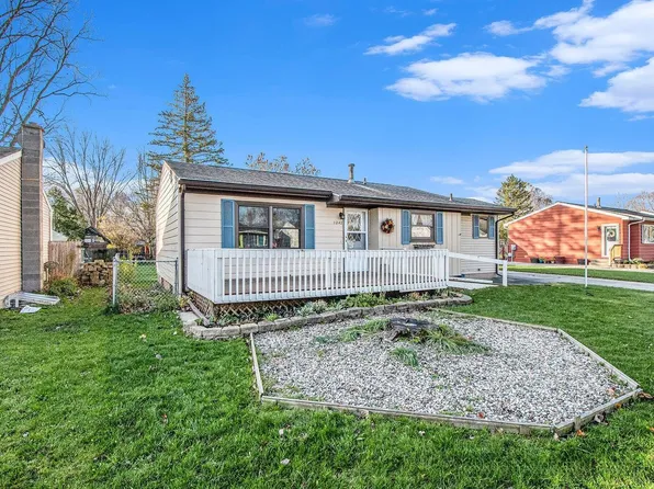 1242 Jane Ellen Dr SE, Lowell, MI 49331