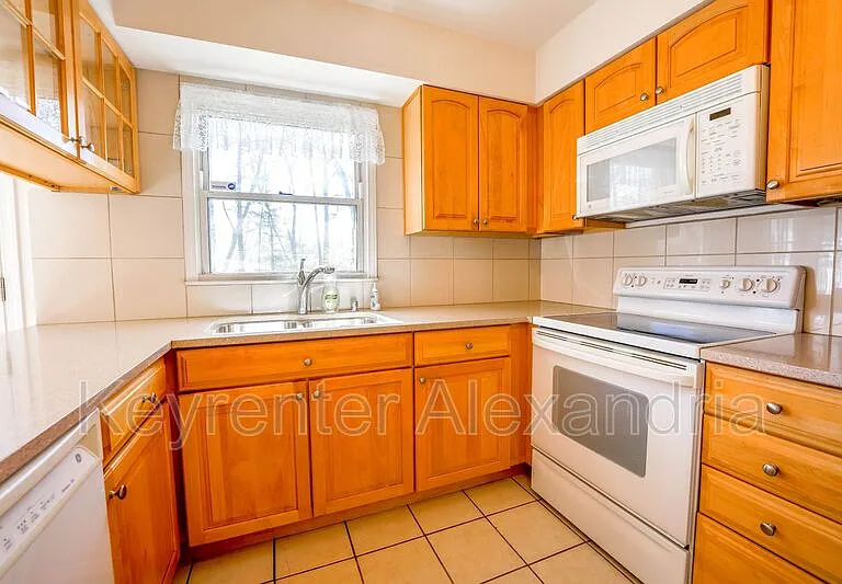 7123 Red Horse Tavern Ln — Photo 9