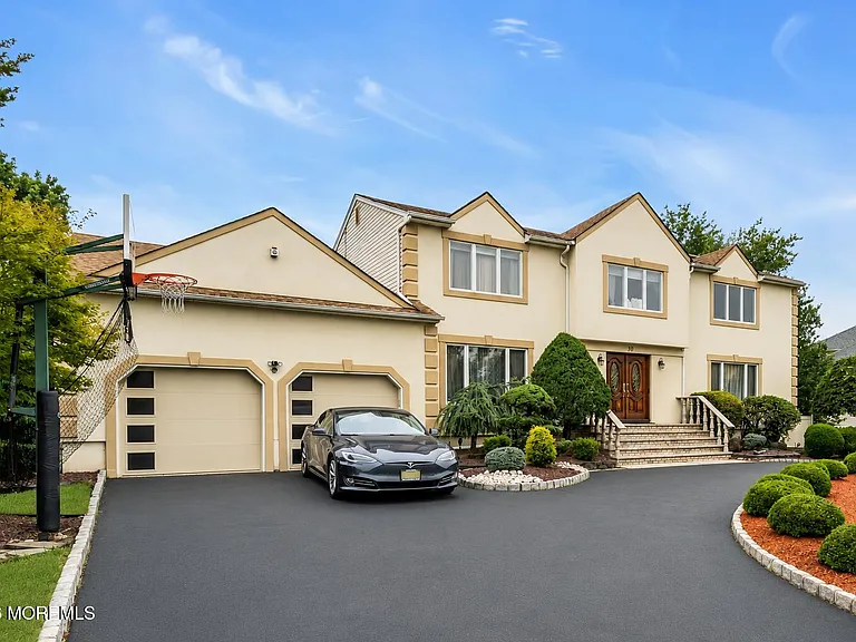 30 Scott Dr — Photo 3
