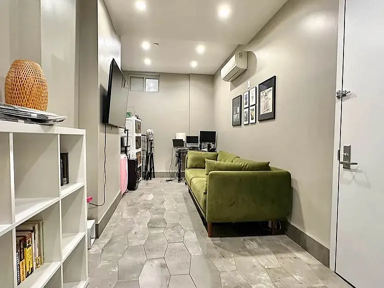 909 Saint Marks Ave #1B — Photo 8