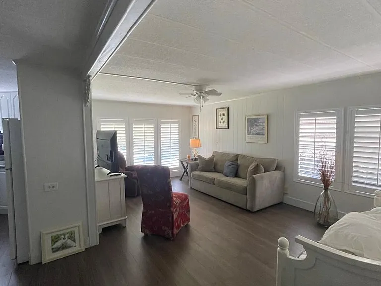 900 S Emerald Dr — Photo 10