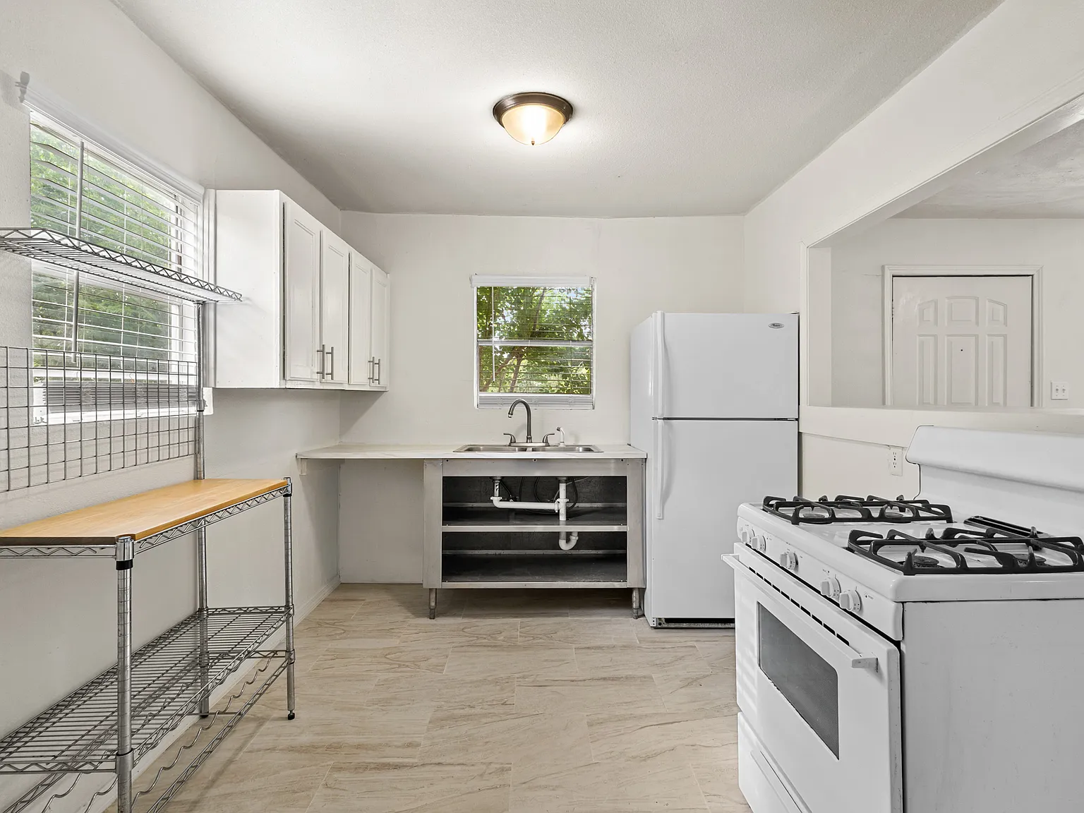 2 bed, $1,000 — Photo 2