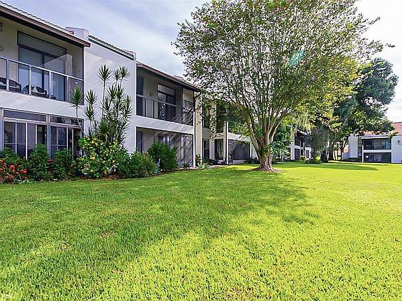 4th image of 410 Laurel Cove Way