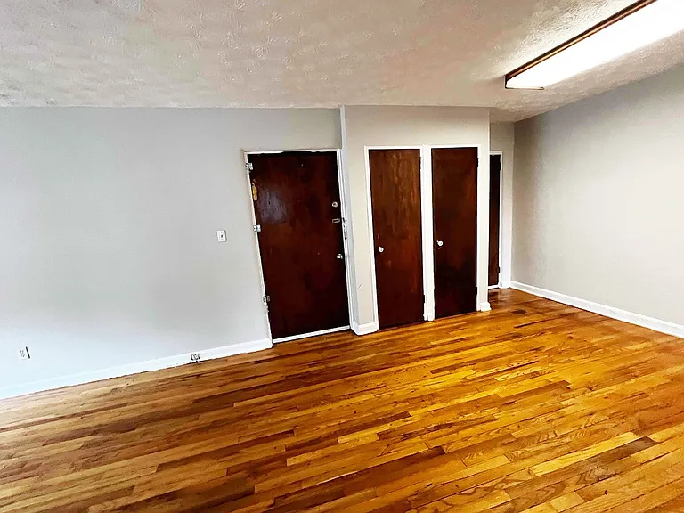 596 Lowell Ave — Photo 8