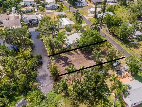 67 Oak St, North Fort Myers, FL 33903
