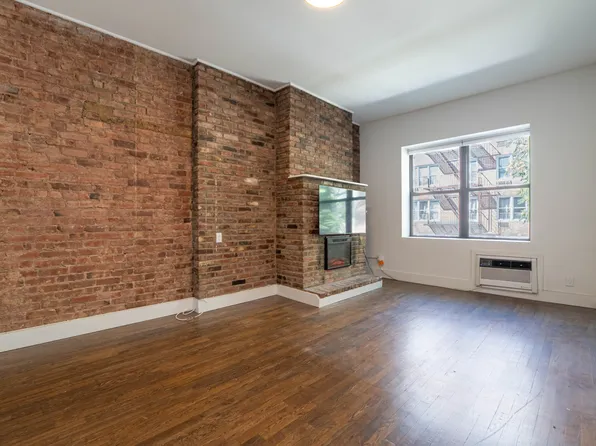 315 West 29th Street image 1 of 7