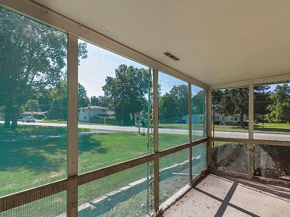 Screen porch has since been updated