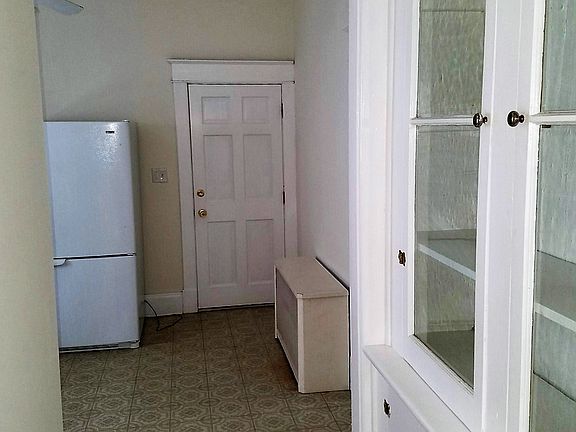 4th image of 1395 Parkwood Blvd