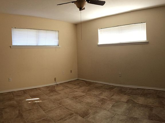 4th image of 1285 Edgewood Cir