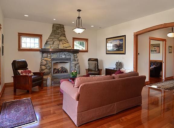 5th image of 18248 9th Ave NE