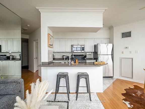 4th image of 230 Queens Quay W #2811