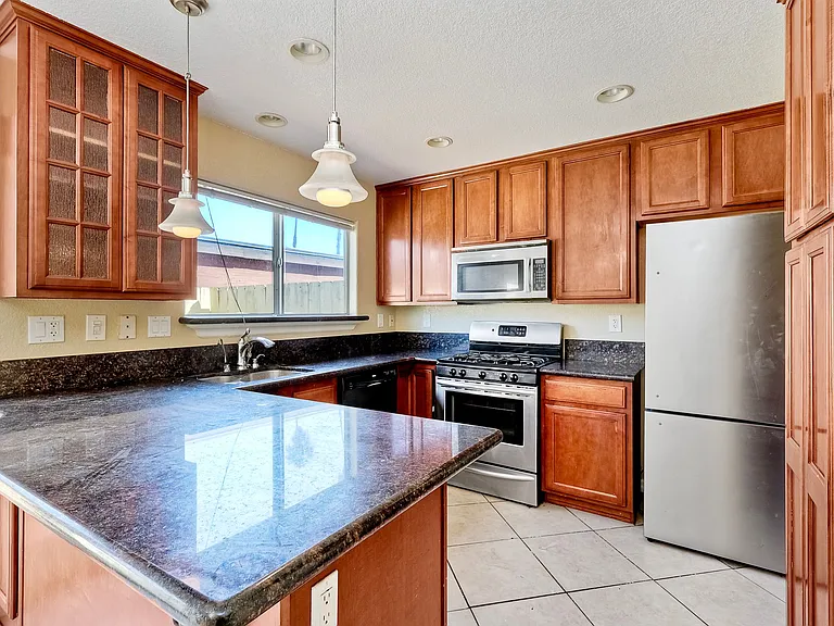 447 S Lincoln Ave — Photo 1