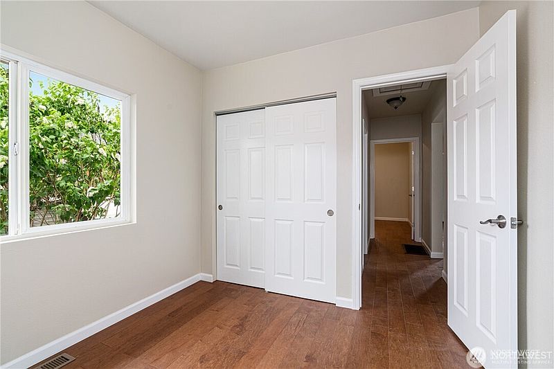 5th image of 509 Yew Street
