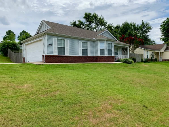 3155 W Woodridge Dr, Fayetteville, AR 72704