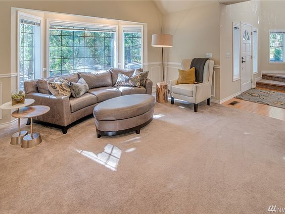 2nd image of 1715 W Beaver Lake Dr SE