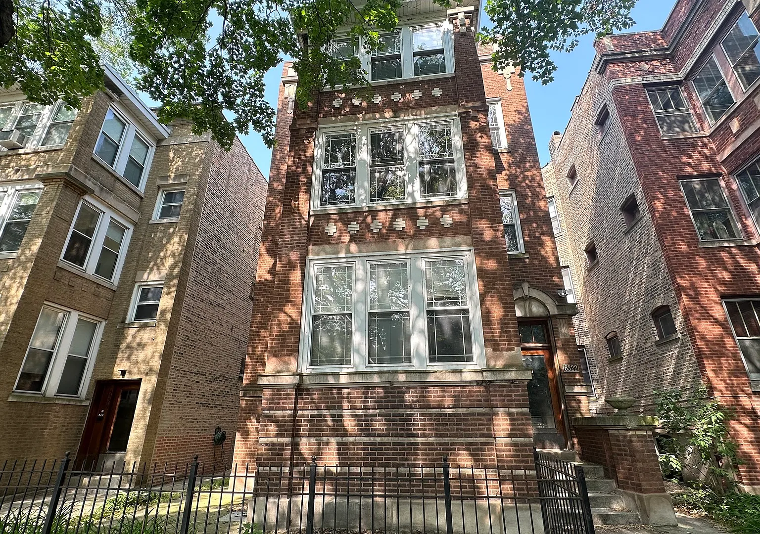 3 bed, 1100 sqft, $2,300 — Photo 1