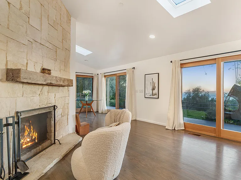 11345 Pacific View Dr — Photo 18