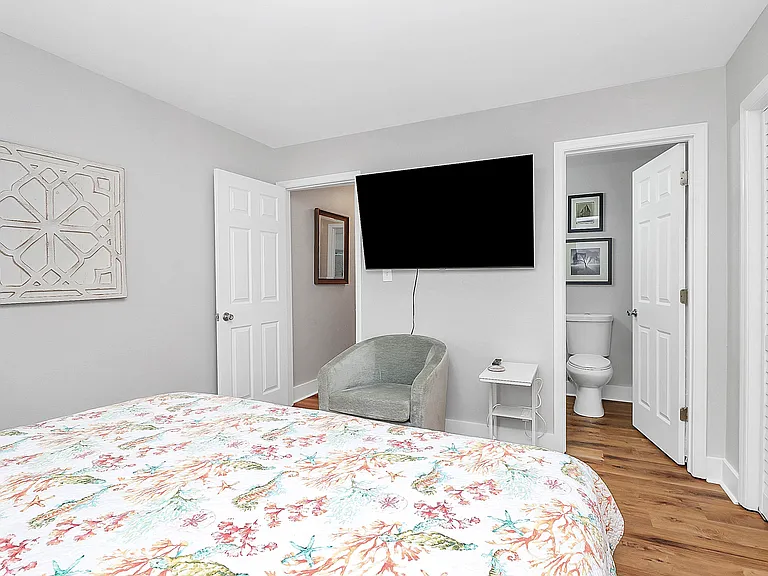 1001 Churchill Downs Ct #J — Photo 4