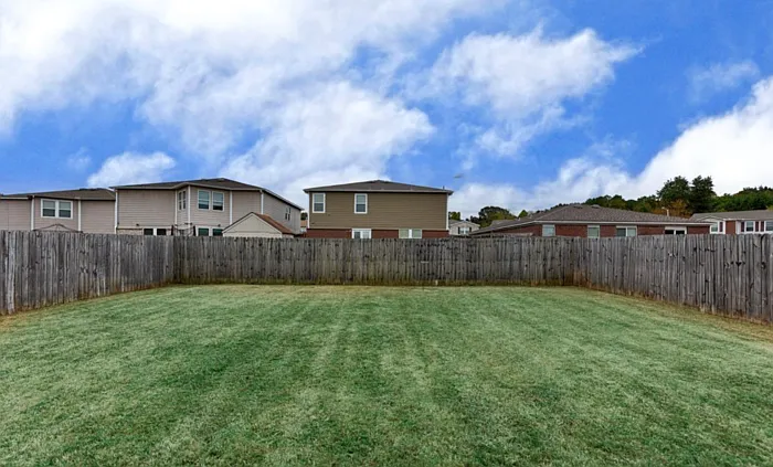 3 bed, 2.0 bath, 1706 sqft, $1,595 — Photo 2
