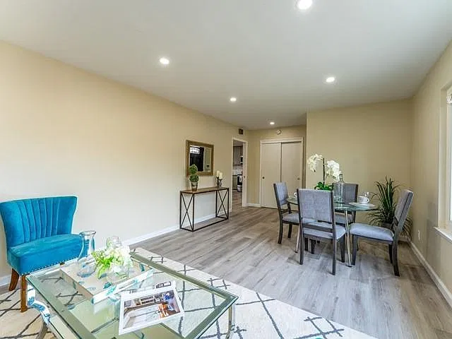 2 bed, 1295 sqft, $3,950 — Photo 2