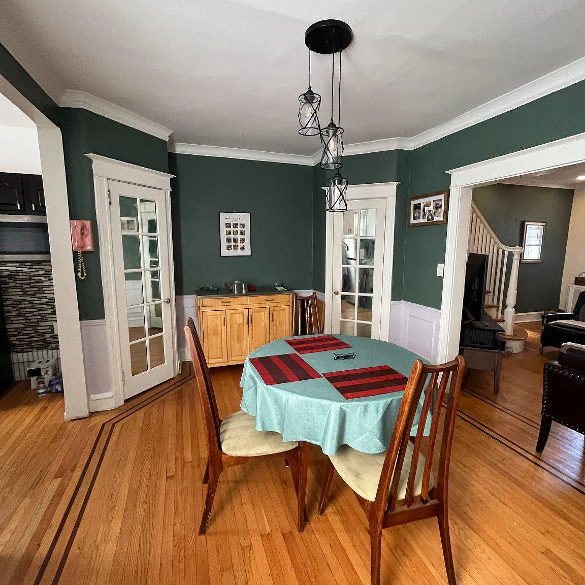 3 bed, 1.0 bath, 1090 sqft, $1,900 — Photo 2