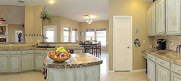 3rd image of 1407 The Lakes Ct
