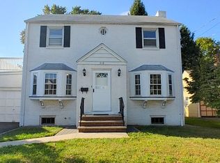 318 Birchwood Rd, Linden, NJ 07036