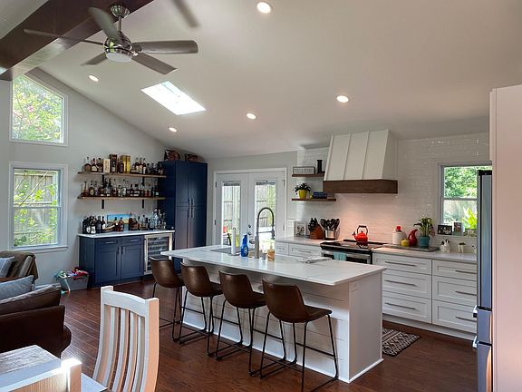 4th image of 205 Bradley Dr