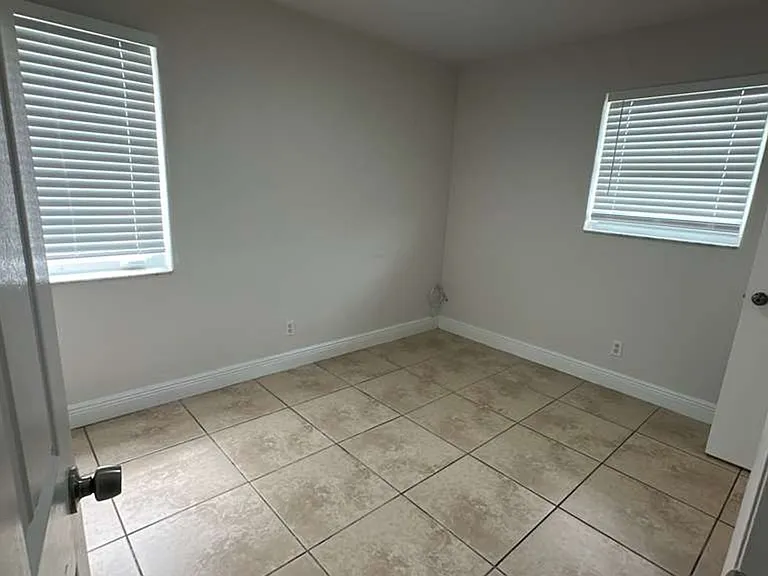 224 SW 4th Ave — Photo 9