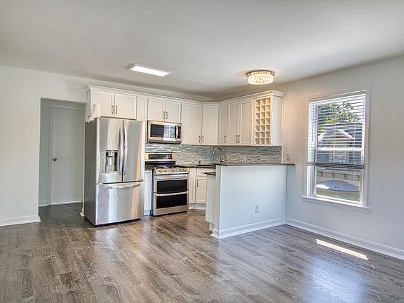 5th image of 570 City Island Ave APT 2L