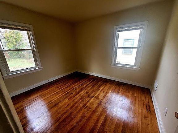 3rd image of 1400 Minefee St
