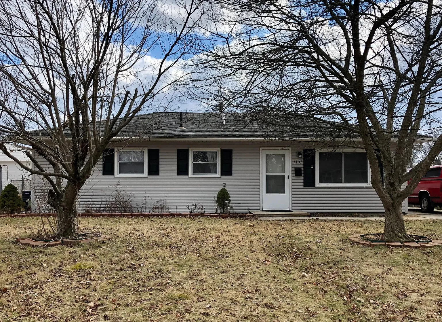 7407 Sabre Ave photo 1