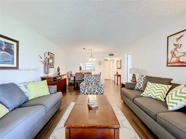 1000 Colony Point Cir APT 205, Pembroke Pines, FL 33026