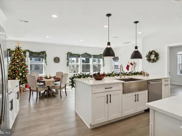 12850 Mosaic Park Way Unit 2-A, Herndon, VA 20171