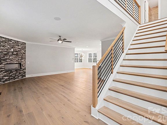 5th image of 2305 Sanders Ave