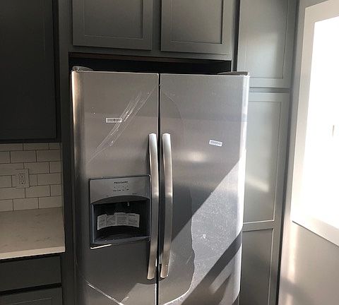 3rd image of 407 W Tinkham Ave