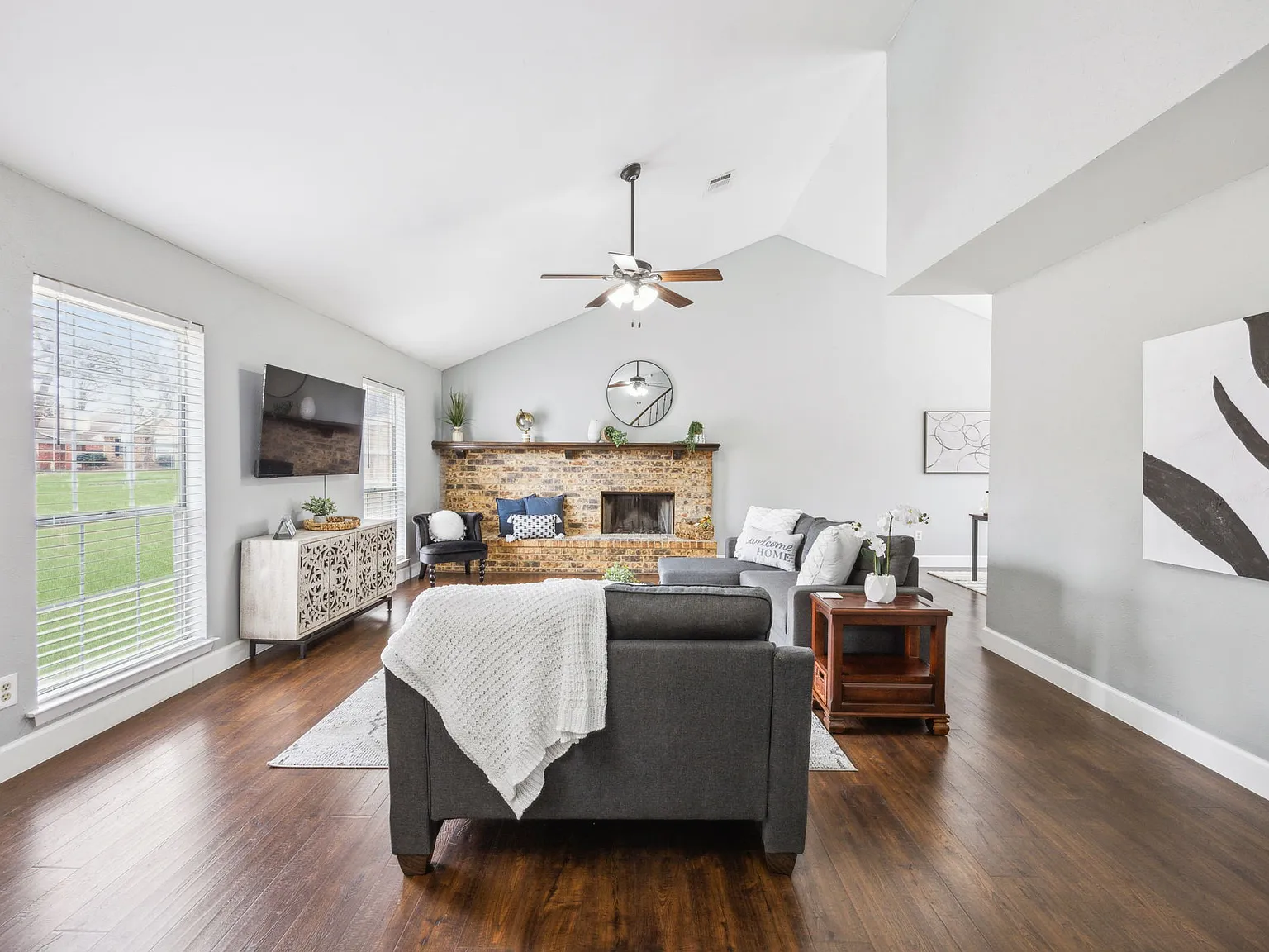 3 bed, 1853 sqft, $7,225 — Photo 4