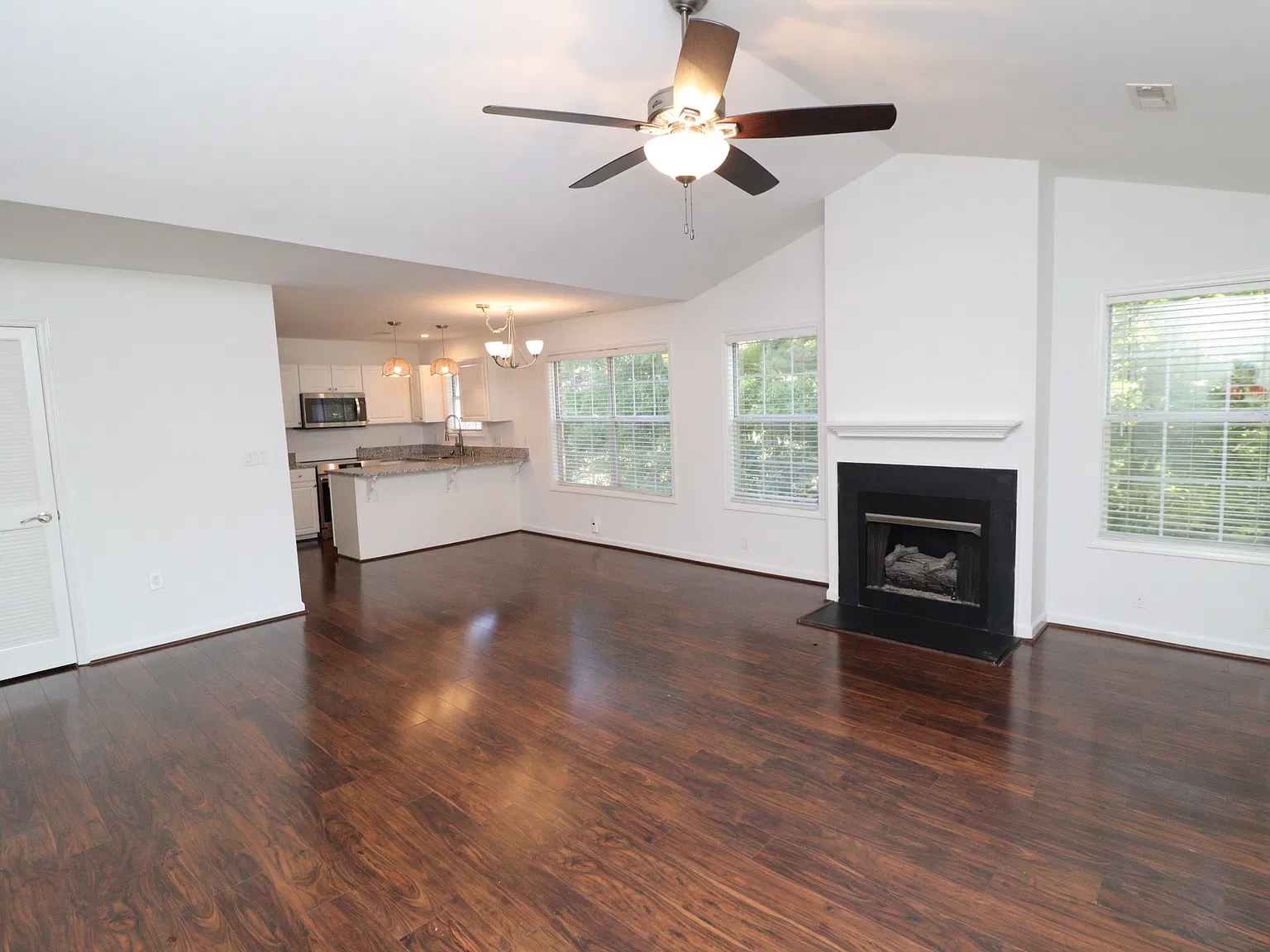 Charming Cary Condo in Sought-After Wellington Ridge Available Immediately — Photo 4