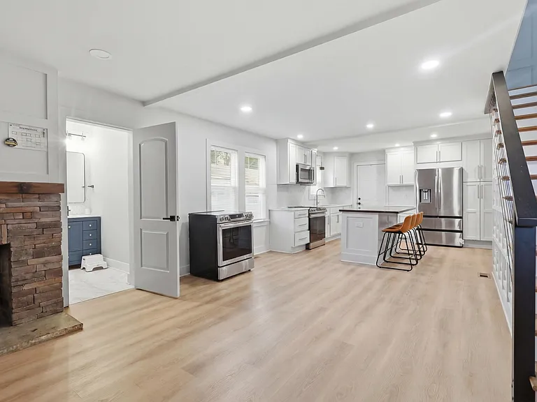 411 Edwin St #A — Photo 7