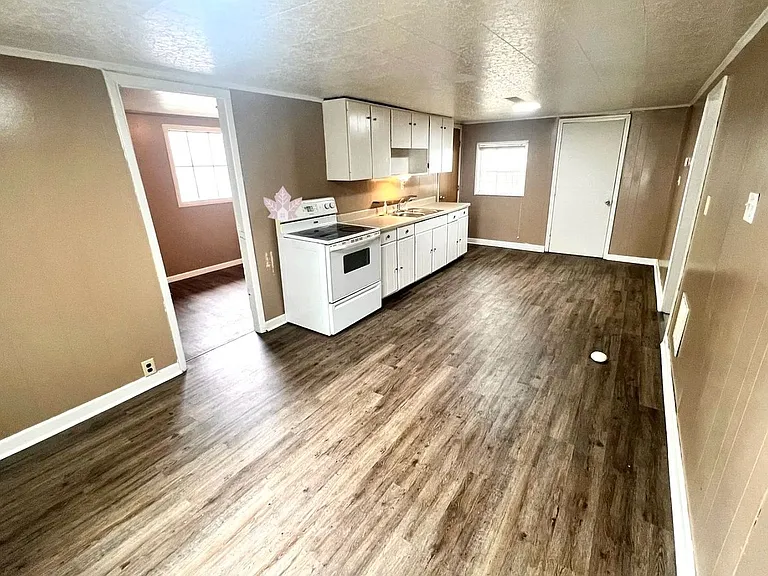 413 E South D St — Photo 10