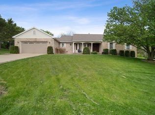 2210 Ladue Ln, Bloomington, IL 61705