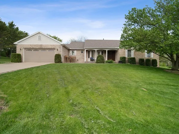 2210 Ladue Ln, Bloomington, IL 61705