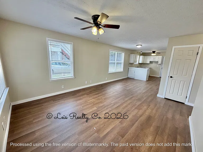 904 Race Dr — Photo 2