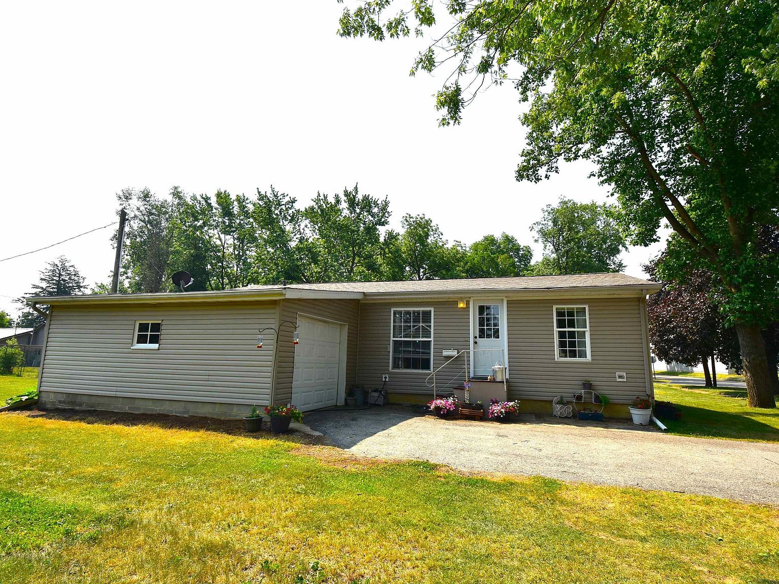 1004 N Market St, Winamac, IN 46996 Zillow