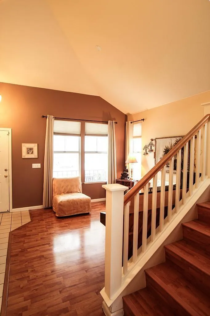 3 bed, 2.5 bath, 1538 sqft, $4,200 — Photo 3