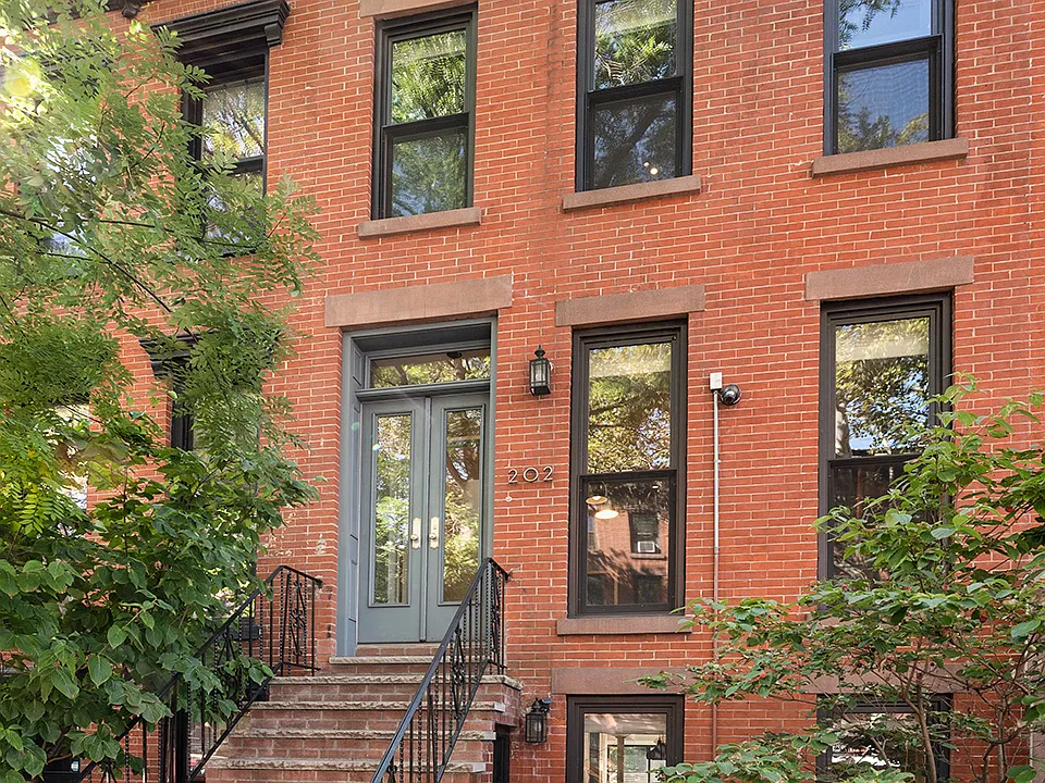202 Bergen St #TWNHSE